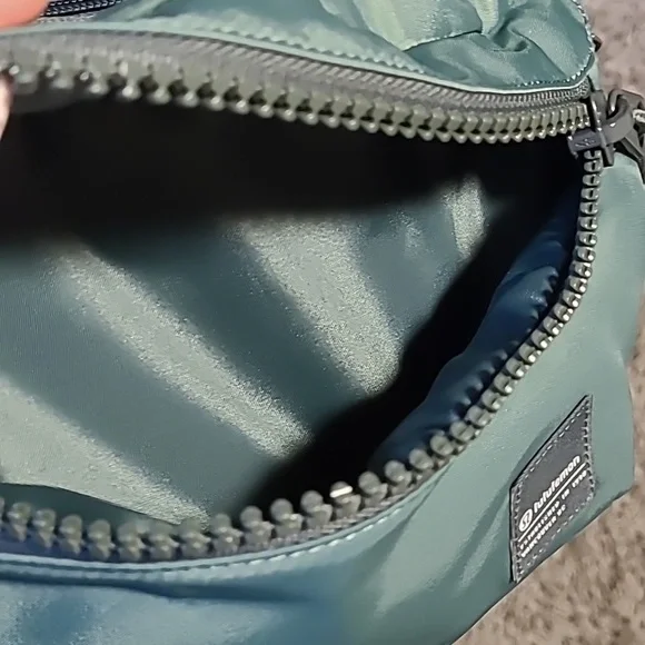 Lululemon All Day Essentials Belt Bag, 2.5L, Forrest green - Picture 5 of 10